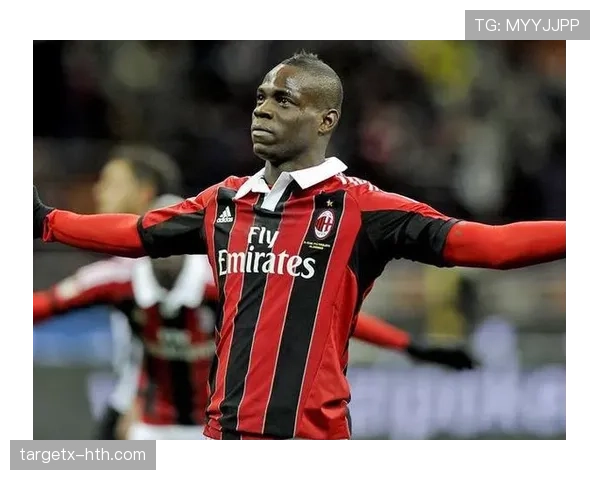 巴洛特利创新射门方式引发讨论，专家解读其对足球技术发展的深远影响