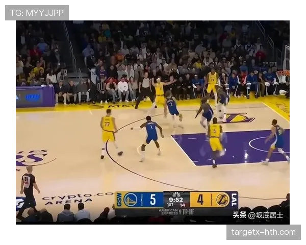 无球挡拆拉扯对内线换防，特伦特拉开外线空间